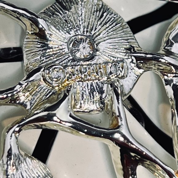 Sarah Coventry Silver Tone And White Enamel Flower Brooch (4610) - Picture 6 of 6